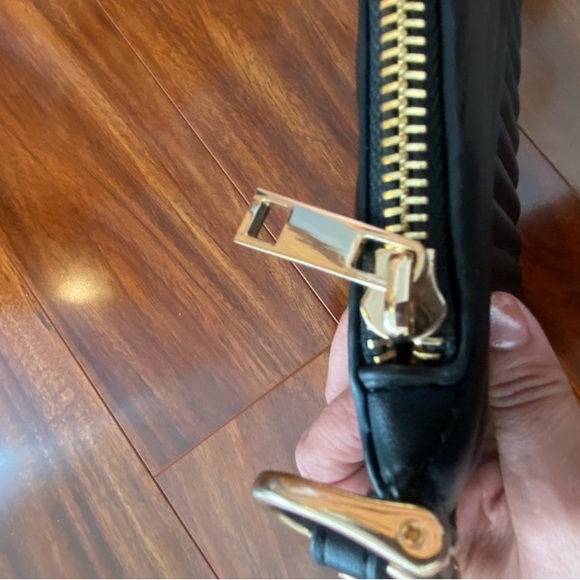 Elegant Black Quilted foam Clutch like new  9”x7” - Picture 7 of 9